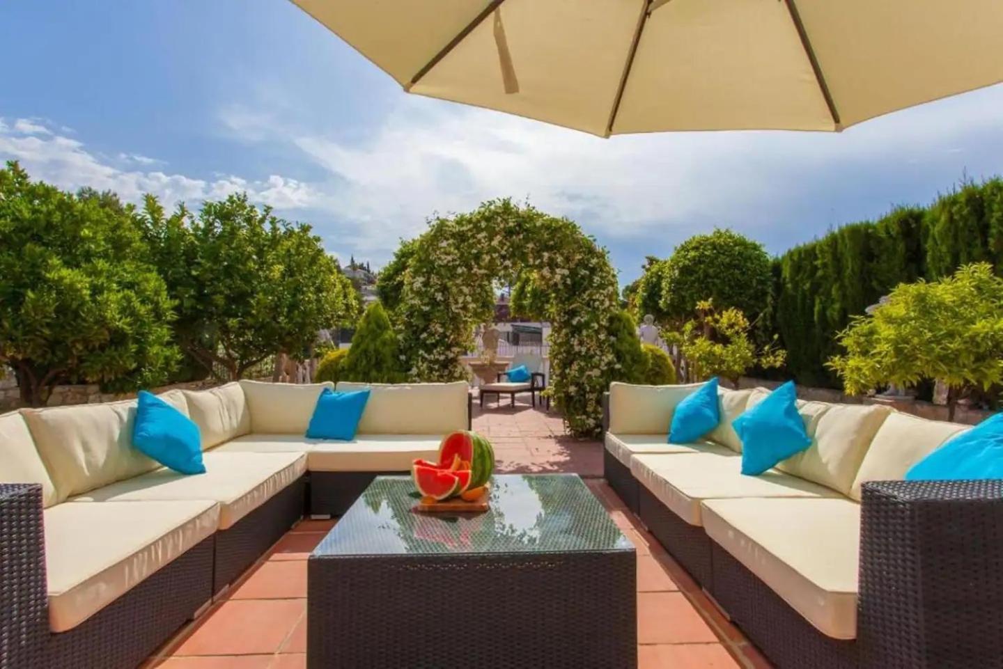 Summer Offers! Fabulous Luxury Villa Near The Beach Sleeps 8 贝纳尔马德纳 外观 照片