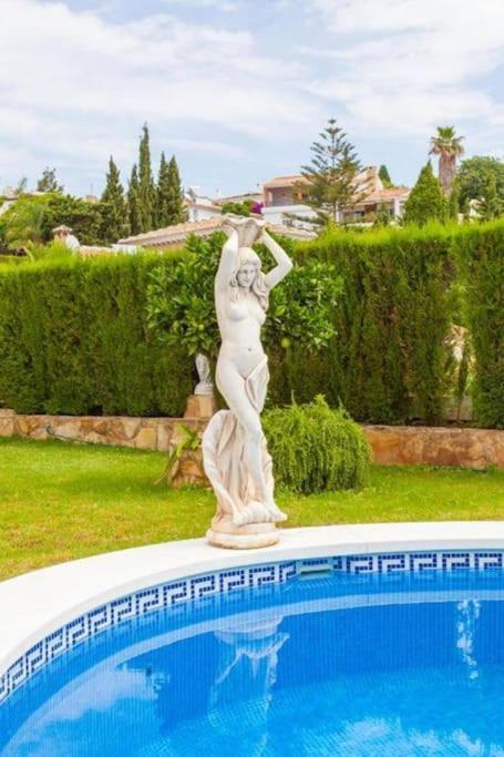 Summer Offers! Fabulous Luxury Villa Near The Beach Sleeps 8 贝纳尔马德纳 外观 照片