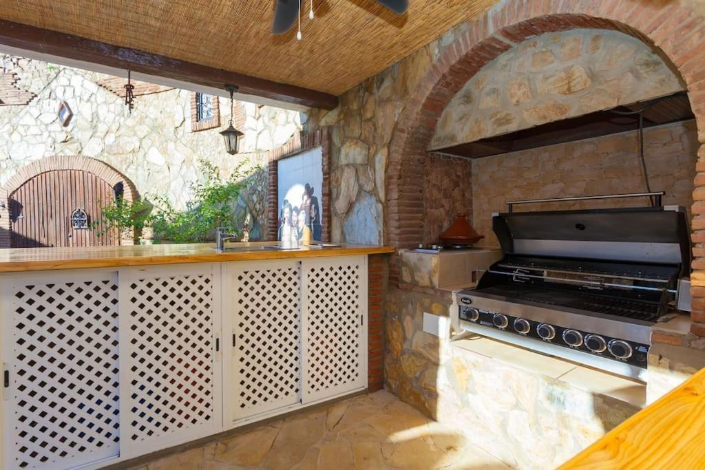 Summer Offers! Fabulous Luxury Villa Near The Beach Sleeps 8 贝纳尔马德纳 外观 照片
