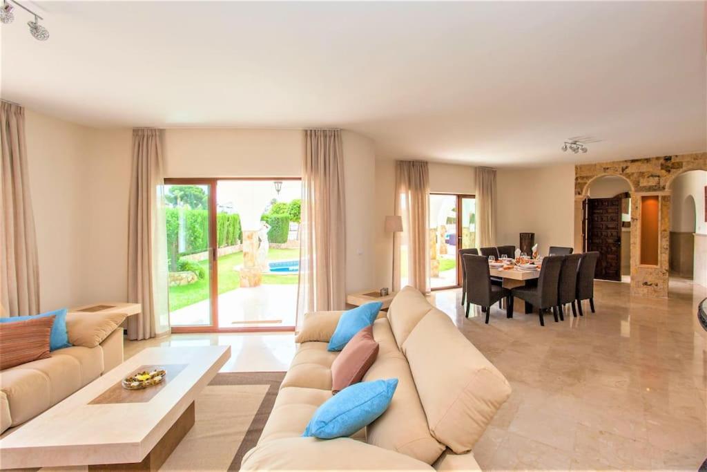 Summer Offers! Fabulous Luxury Villa Near The Beach Sleeps 8 贝纳尔马德纳 外观 照片