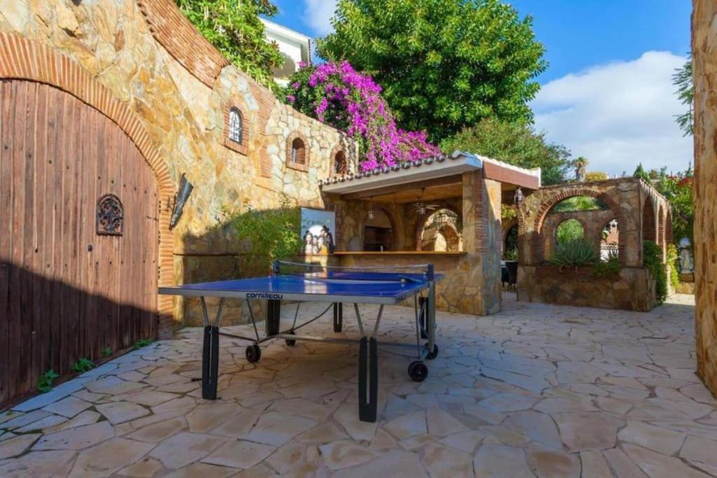 Summer Offers! Fabulous Luxury Villa Near The Beach Sleeps 8 贝纳尔马德纳 外观 照片