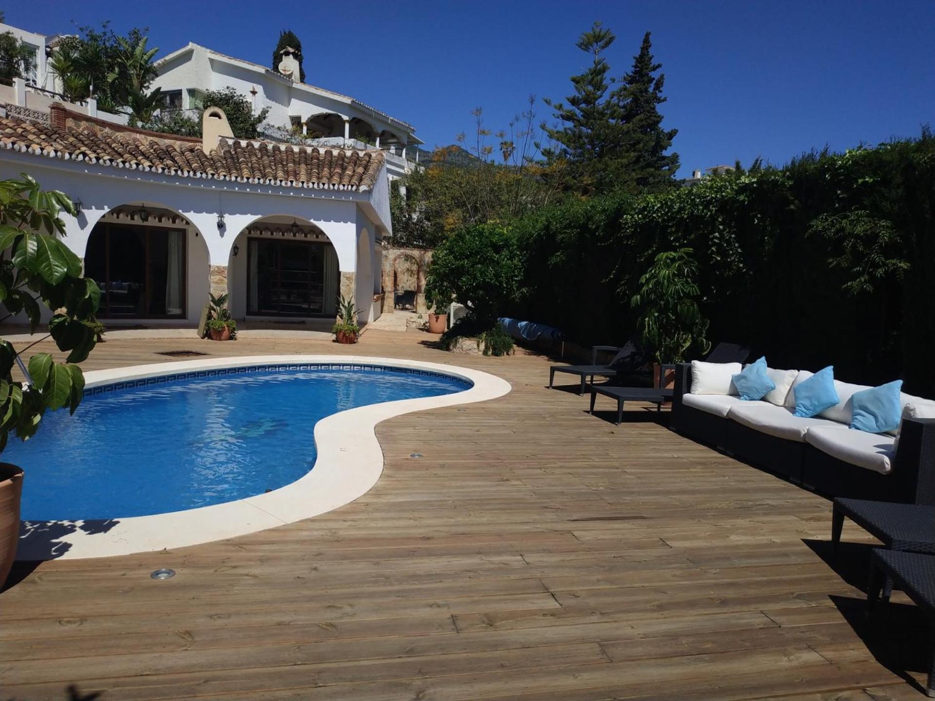 Summer Offers! Fabulous Luxury Villa Near The Beach Sleeps 8 贝纳尔马德纳 外观 照片