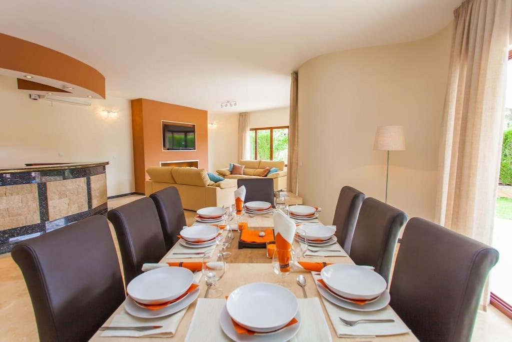 Summer Offers! Fabulous Luxury Villa Near The Beach Sleeps 8 贝纳尔马德纳 外观 照片