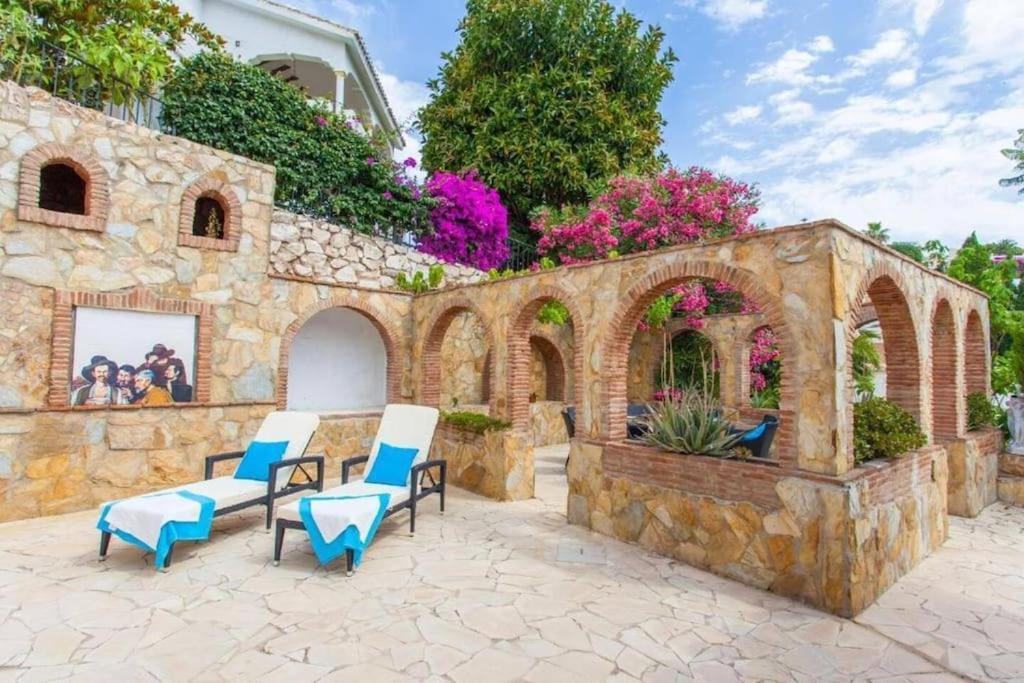 Summer Offers! Fabulous Luxury Villa Near The Beach Sleeps 8 贝纳尔马德纳 外观 照片
