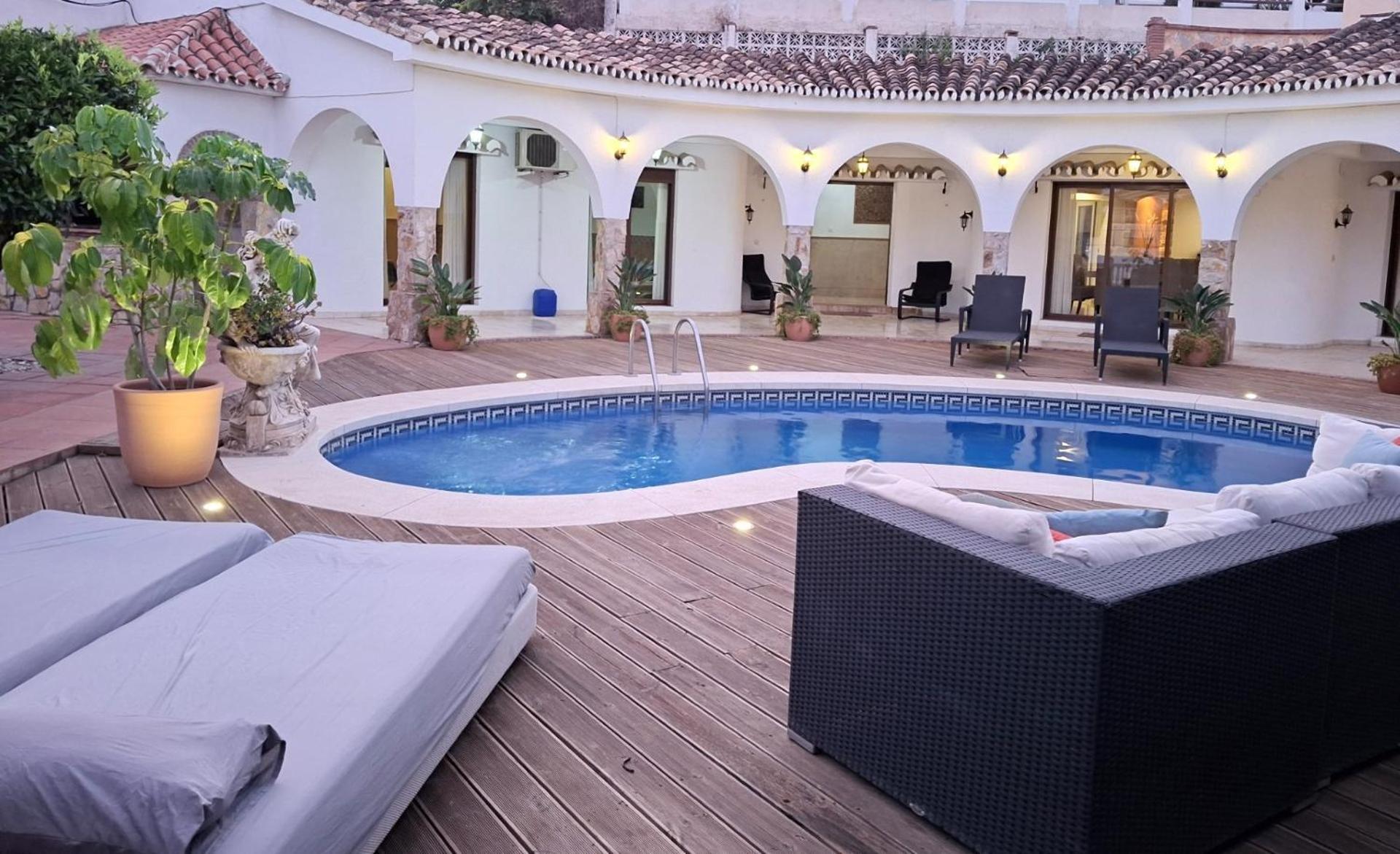 Summer Offers! Fabulous Luxury Villa Near The Beach Sleeps 8 贝纳尔马德纳 外观 照片