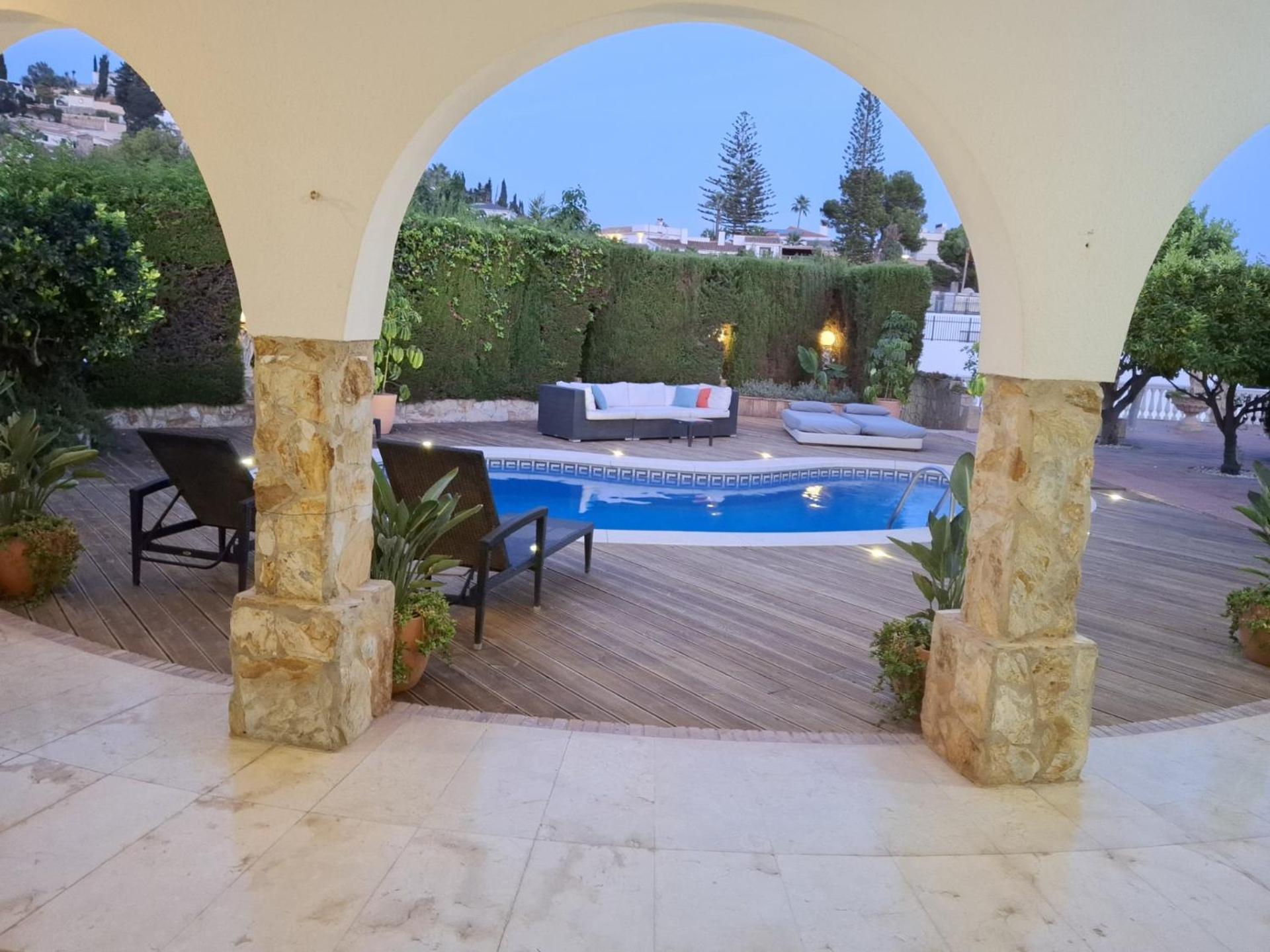 Summer Offers! Fabulous Luxury Villa Near The Beach Sleeps 8 贝纳尔马德纳 外观 照片